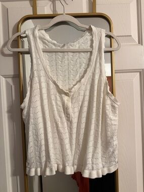 Old Navy sleeveless crochet tank in white